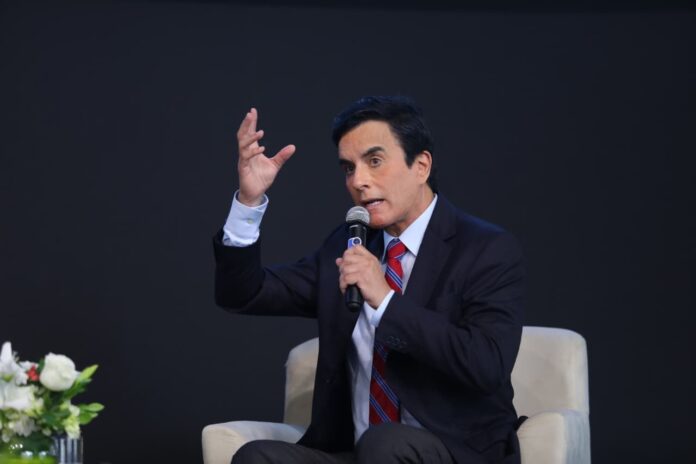 carlos-espa-plantea-en-foro-de-candidatos-eliminar-la-atu-y-sunedu,-y-“secar-el-pozo-de-la-corrupcion”