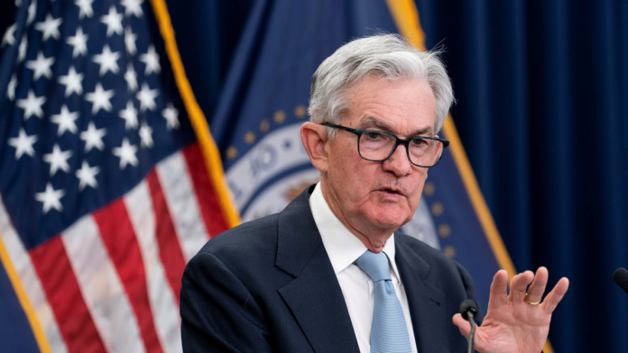 la-fed-mantuvo-las-tasas,-pero-advirtio-por-mayor-inflacion-ante-la-guerra-en-medio-oriente-y-los-aranceles