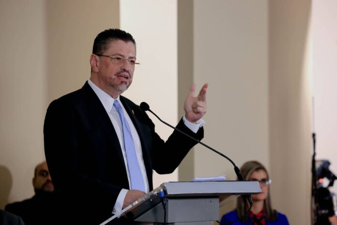presidente-de-costa-rica-tras-cerrar-embajada-en-cuba:-“hay-que-limpiar-el-hemisferio-de-comunistas”
