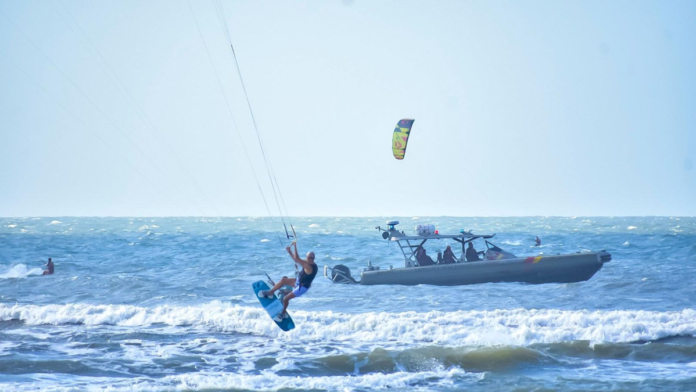 salinas-fest-2026-despega-con-record-de-riders:-kitesurf-de-talla-internacional-en-el-atlantico;-deporte,-viento-y-turismo-en-salinas-del-rey