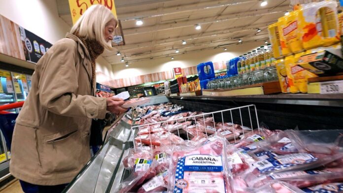 consumo-masivo,-con-senales-dispares-en-enero:-ventas-en-super-cayeron-1,2%,-pero-crecieron-1,3%-en-los-mayoristas