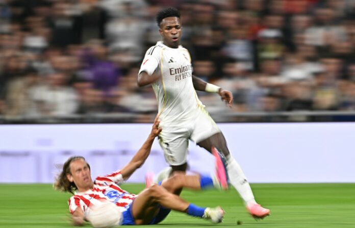 el-real-madrid-triunfa-en-el-derbi-contra-el-atletico-y-se-mantiene-al-acecho-del-barcelona