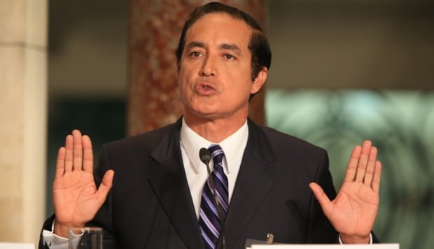 el-candidato-alex-gonzales-participa-esta-noche-en-la-primera-fecha-del-debate-presidencial-del-jne