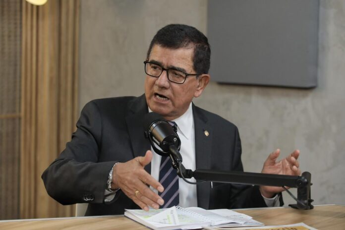 el-candidato-jose-williams-participa-esta-noche-en-la-primera-fecha-del-debate-presidencial-del-jne