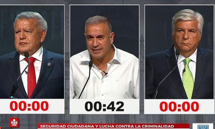 fernando-olivera-a-cesar-acuna:-“usted-lidera-una-organizacion-criminal-llamada-alianza-para-el-progreso”