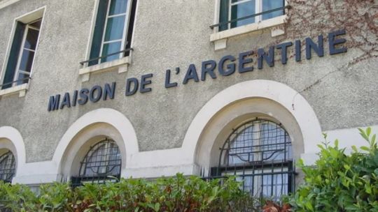 el-campus-de-paris-interviene-despues-de-que-una-residencia-argentina-retirase-la-placa-de-la-dictadura