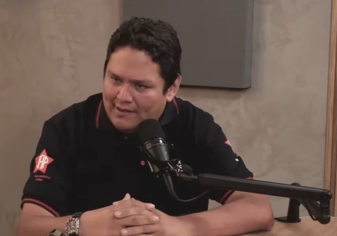 el-candidato-enrique-valderrama-participa-este-miercoles-en-la-tercera-fecha-del-debate-presidencial-del-jne