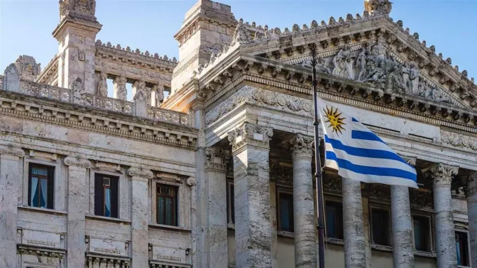 el-pib-de-uruguay-se-desacelera-al-1,8%-a-medida-que-aumenta-la-presion-fiscal