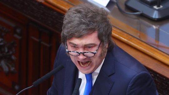 el-indice-de-aprobacion-de-milei-alcanza-un-nuevo-minimo-a-medida-que-aumenta-el-desempleo-en-argentina