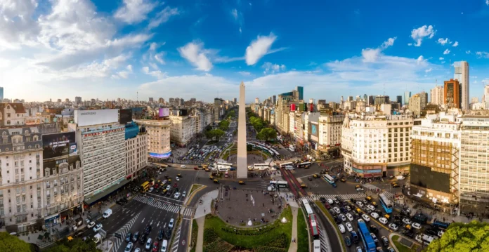 la-economia-argentina-crece-pero-la-division-en-dos-velocidades-se-profundiza