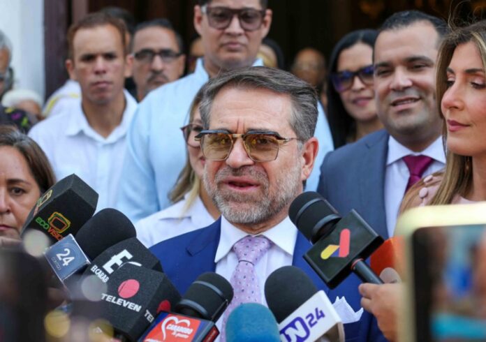 rafael-lacava-pide-a-historiadores-resaltar-lo-positivo-de-su-gestion-en-valencia