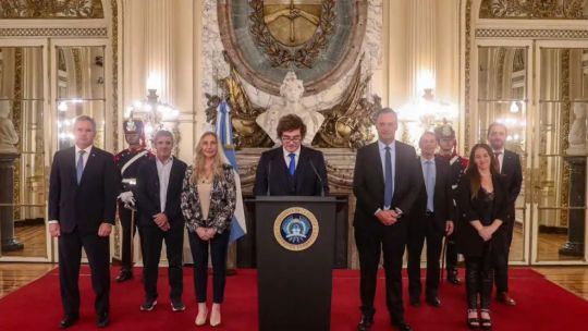 milei-elogia-victoria-judicial-y-critica-oposicion-en-transmision-nacional-de-ypf