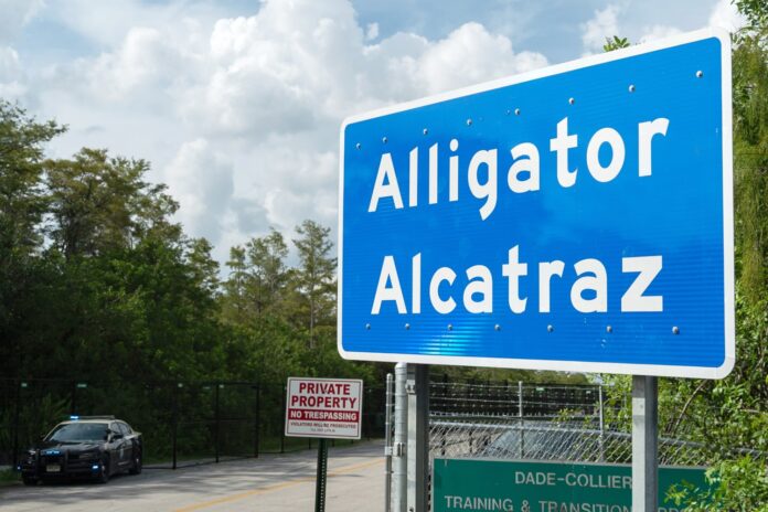 jueza-de-ee-uu-ordena-a-ice-permitir-abogados-a-migrantes-detenidos-en-alligator-alcatraz