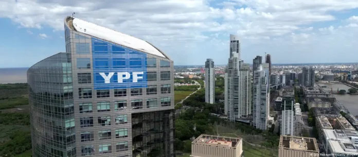 argentina-evita-pagar-16.100-millones-de-dolares-por-ypf