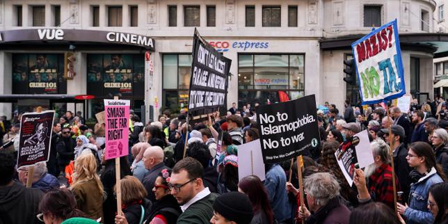 en-londres,-des-dizaines-de-millers-de-manifestants-contra-el-extremo-derecho
