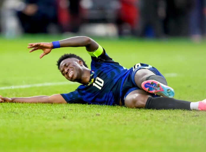 vinicius-volvio-a-entrenar-con-brasil-y-descarto-sufrir-cualquier-lesion