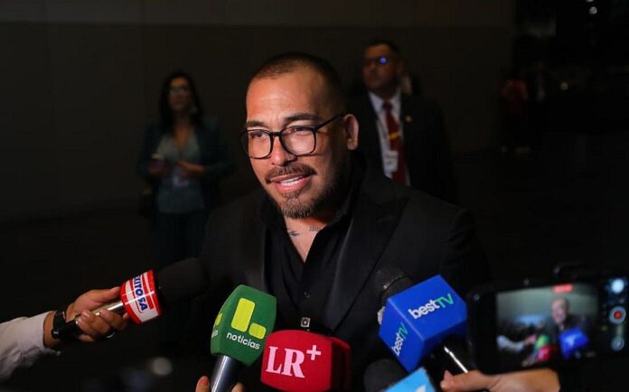 candidato-alvaro-paz-de-la-barra-participa-esta-noche-en-cuarta-fecha-del-debate-presidencial-2026