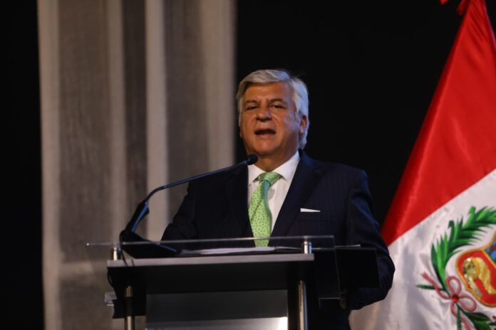 el-candidato-fernando-olivera-participa-este-lunes-en-la-cuarta-fecha-del-ciclo-de-debates-presidenciales-del-jne
