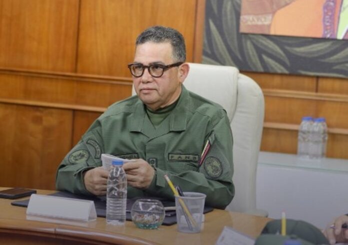 eliminacion-de-consignas-politicas-y-revision-de-escoltas:-los-primeros-cambios-de-gustavo-gonzalez-lopez-como-ministro-de-defensa