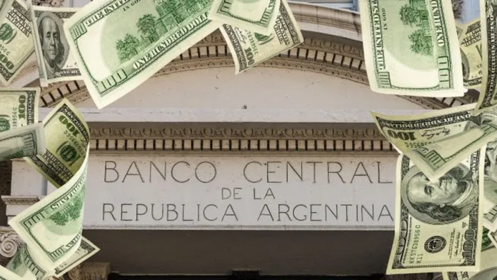 el-bcra-acelero-compra-de-dolares-en-marzo,-pero-las-reservas-sufrieron-su-mayor-caida-mensual-de-la-era-de-javier-milei