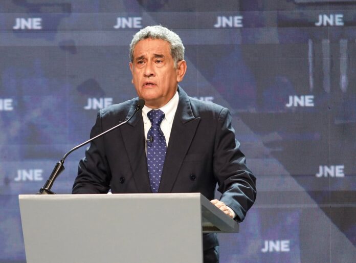 el-candidato-mesias-guevara-participa-esta-noche-en-la-quinta-fecha-del-ciclo-de-debates-presidenciales-del-jne