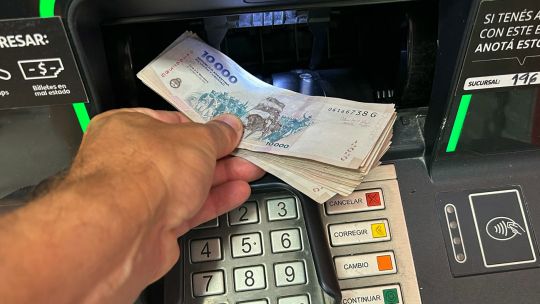 el-peso-de-milei-contrarresta-las-perdidas-de-los-mercados-emergentes-por-el-auge-del-esquisto-y-la-agricultura