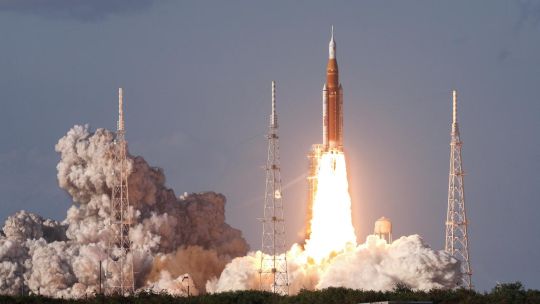 los-astronautas-despegan-en-el-historico-viaje-lunar-‘artemis-ii’-en-ee-uu.