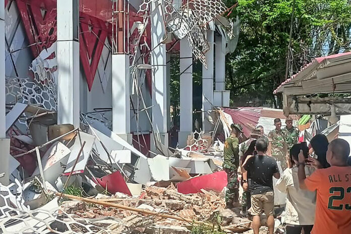 terremoto-de-7,4-en-indonesia-deja-al-menos-un-muerto