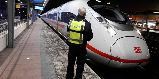 en-alemania,-un-hombre-enciende-motores-pirotecnicos-en-un-tgv