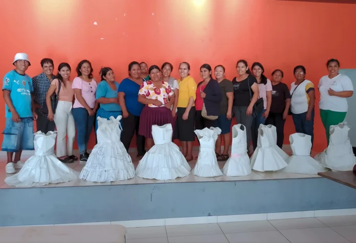capacitan-en-patronaje-de-vestidos-infantiles-en-warnes