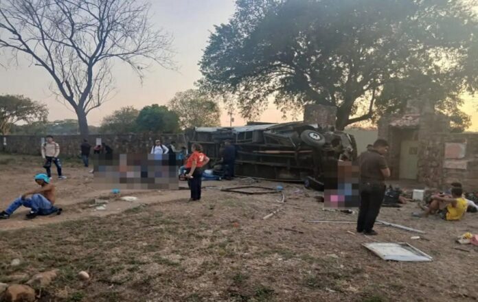 tres-muertos-y-39-lesionados-tras-volcarse-un-autobus-en-anzoategui