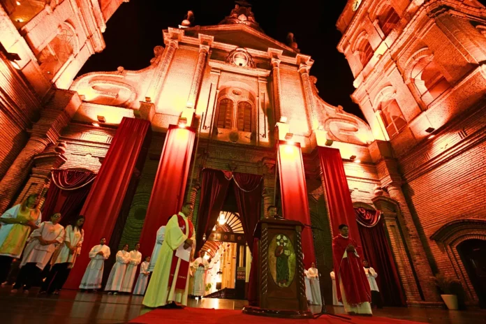 con-fe-y-un-mensaje-de-unidad,-santa-cruz-celebra-el-viernes-santo