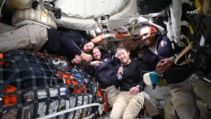 58-tortillas,-cinco-salsas-picantes-y-un-bano:-asi-es-la-vida-en-la-nave-espacial-orion