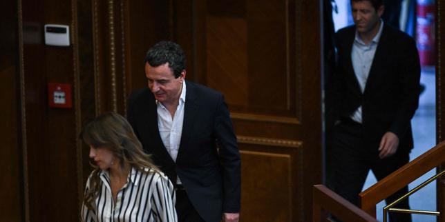 en-kosovo,-la-presidenta-del-parlamento,-albulena-haxhiu,-presidenta-interina-en-plena-crisis-politica