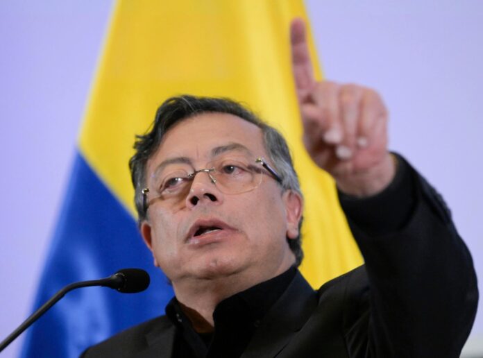 petro-arremete-contra-la-lista-clinton:-“solo-sirve-para-perseguir-oposiciones-politicas”