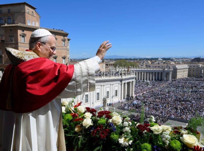 el-papa-pide-elegir-la-paz-en-su-primer-mensaje-de-pascua