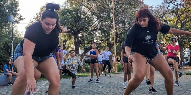 en-argentina,-las-«murgas»-cultivan-la-alegria-y-la-solidaridad