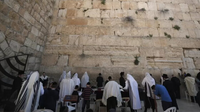 israel-autoriza-hasta-100-fieles-en-el-muro-occidental-de-jerusalen