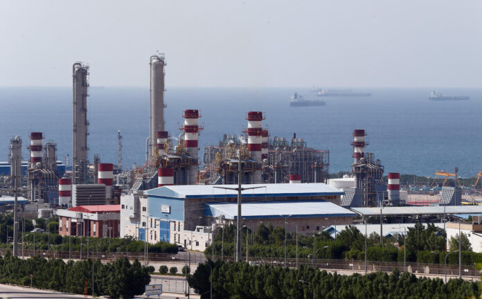 iran-amenaza-con-“efecto-domino-de-fuego”-tras-ataques-israelies-a-instalaciones-clave