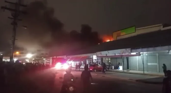 incendio-en-negocio-cerca-a-la-feria-barrio-lindo-causa-preocupacion