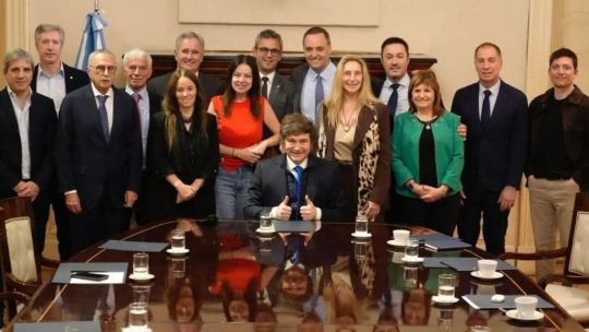 de-la-motosierra-al-aumento-salarial:-los-ministros-argentinos-sacan-provecho-a-pesar-de-la-campana-de-austeridad-de-milei