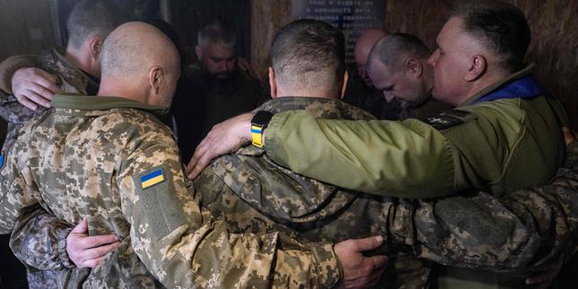 en-directo,-guerra-en-ucrania:-kiev-replica-“golpe-por-golpe”-a-toute-violation-de-la-treve,-declara-volodymyr-zelensky
