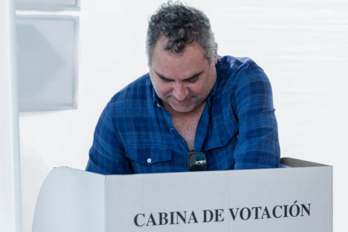 elecciones-peru-2026:-rafael-belaunde-fue-el-primer-candidato-en-emitir-su-voto