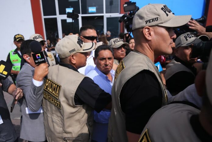 carlos-alvarez-y-su-distanciamiento-con-pais-para-todos-en-el-tramo-final-de-la-carrera-electoral