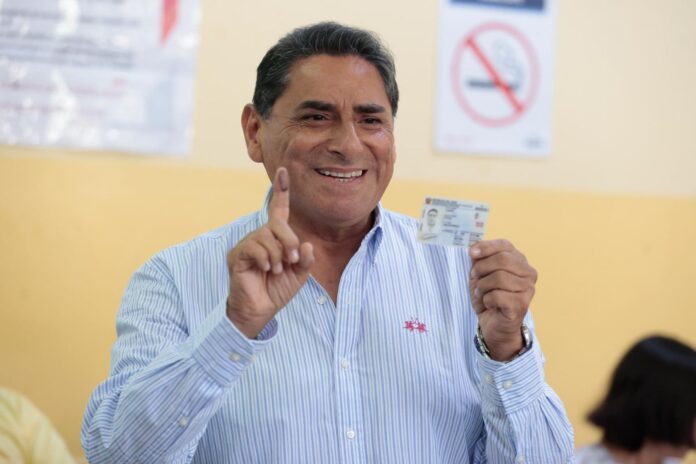 carlos-alvarez:-“seguire-al-lado-de-ustedes,-no-como-politico”