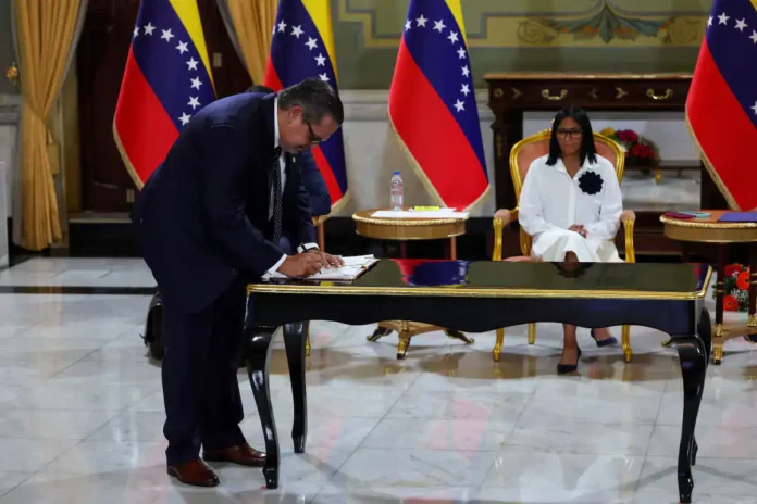 chevron-y-shell-amplian-sus-operaciones-petroleras-en-venezuela-segun-el-plan-de-eeuu.