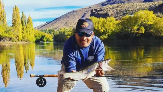 truchas-en-la-confluencia-del-limay-y-traful