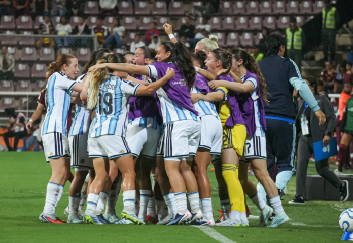 la-vinotinto-femenina-resbalo-ante-argentina-y-compromete-su-ruta-al-mundial