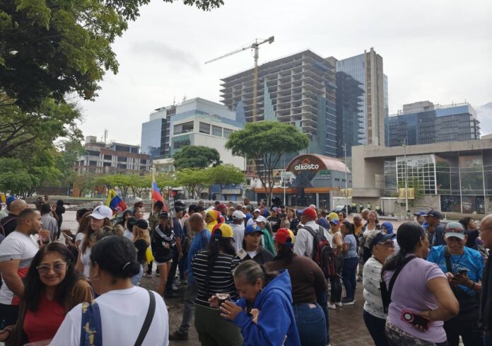 trabajadores-y-sindicatos-marchan-hacia-la-embajada-de-estados-unidos-en-caracas