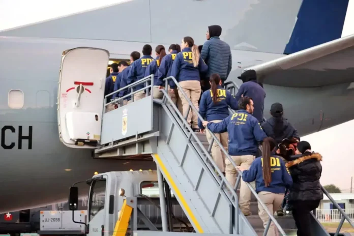 kast-de-chile-lanza-el-primer-vuelo-de-deportacion-mientras-2.180-venezolanos-se-autodeportan